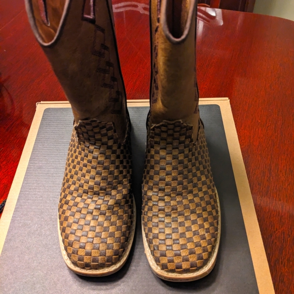 Boys Double Barrel Boots, size 2, brown